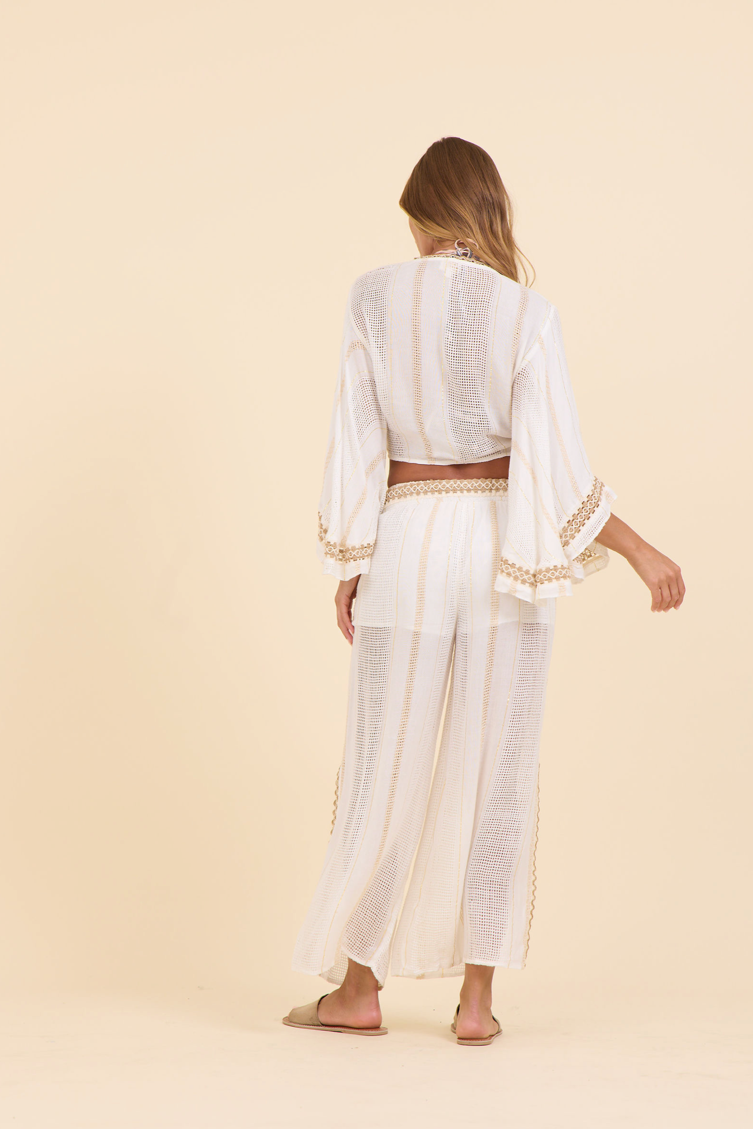 WHITE W/GOLD TEXTURE STRIPE SET